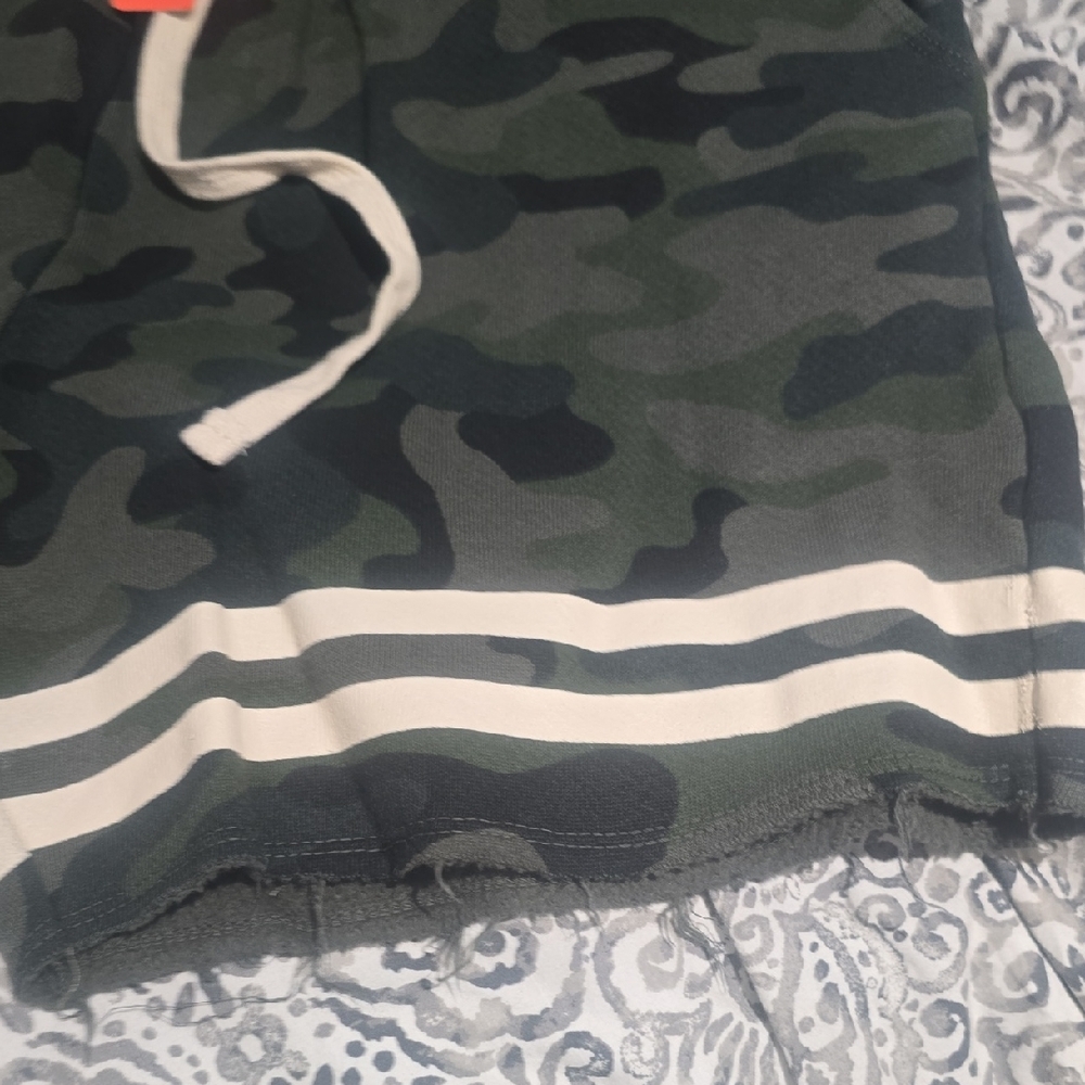 Sundry Men's Green and Black Camo Athletic Shorts - Picture 5 of 6
